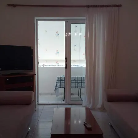 Cozy - Perfect Location Apartment