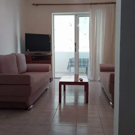 Cozy - Perfect Location Apartment